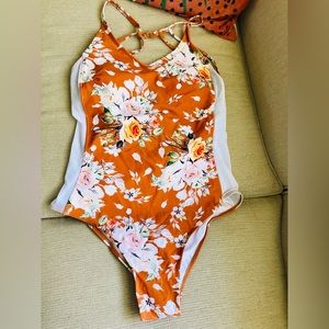 Cupshe one-piece swimsuit size L NWT